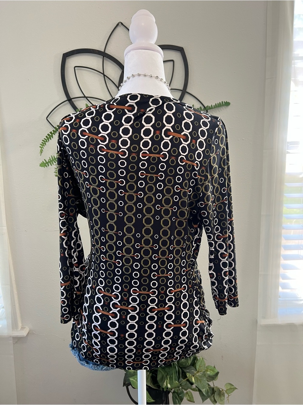 Worthington Stretch Geometric Ruched Cowl Neck Top Medium - Picture 4 of 4